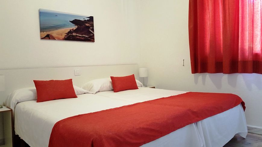 Dos camas de 90 · Apartamentos California